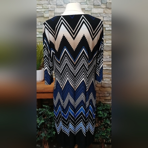 Studio One New York Stylish XL Chevron Patterned Black and Blue Dress‎ - Picture 3 of 5